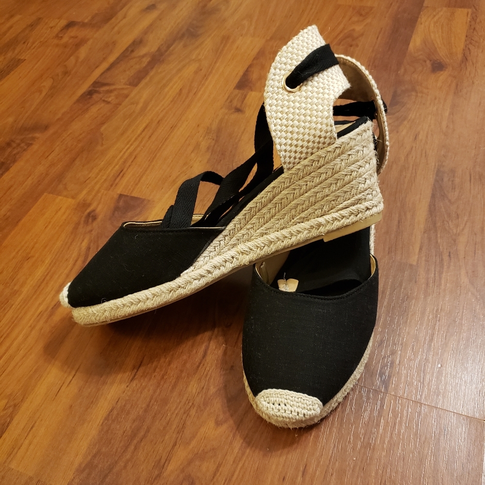 NWOT Black Serra Espadrille Wedges Size 9